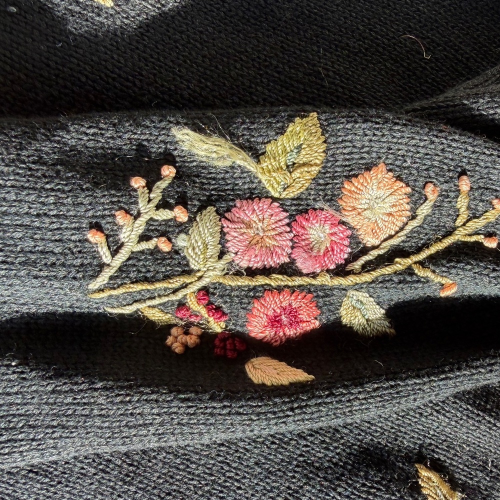 Vintage 90s Black Floral Embroidered Cotton/Ramie Cardigan — XL/L —Cottagecore - Picture 5 of 9